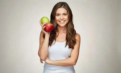 Woman holding green and red apples