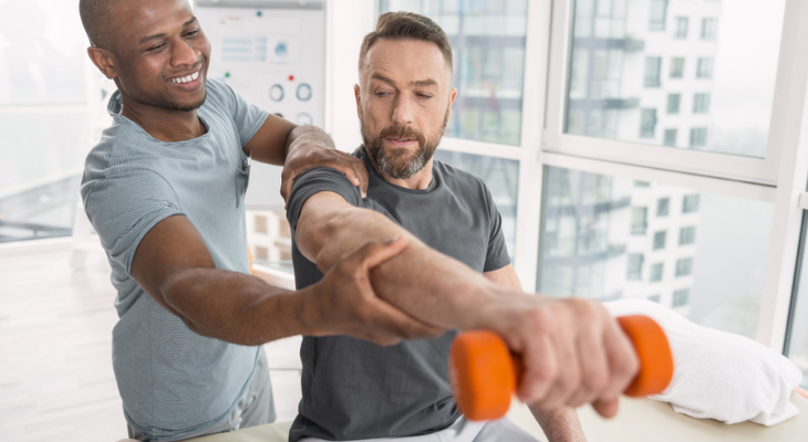 Man lifting weights with guidance