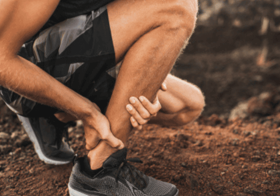 Runner experiencing leg pain outdoors