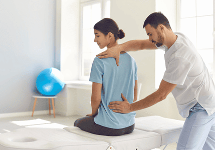 Professional spine alignment session